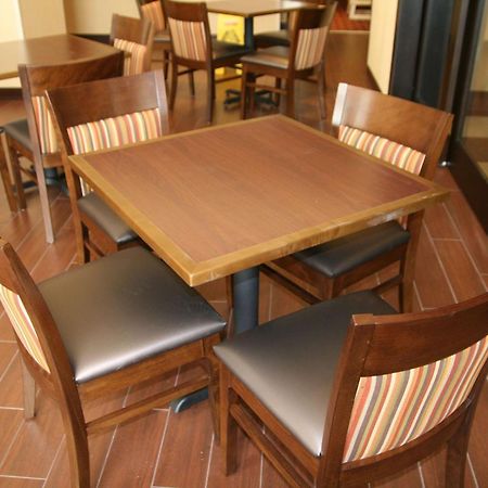 Hampton Inn & Suites Oxford-Anniston Restoran gambar